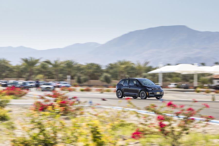  BMW i3s (I01) 2017 года  (NA) (фото 13 из 40)